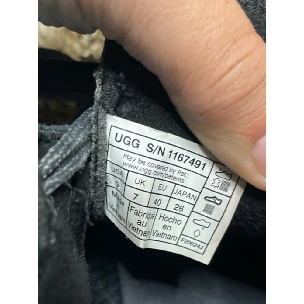 UGG‎ Gray & Black Retrofi Low Sneaker Size 9